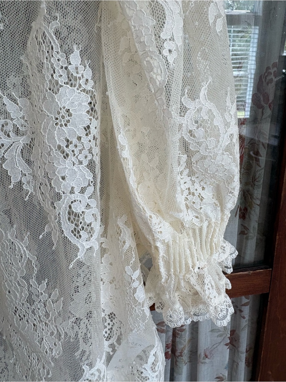 DOEN Lace Shear Ruffle V-Neck Blouse - Ivory M like new - Picture 3 of 3